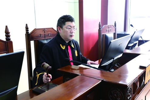 本案法官